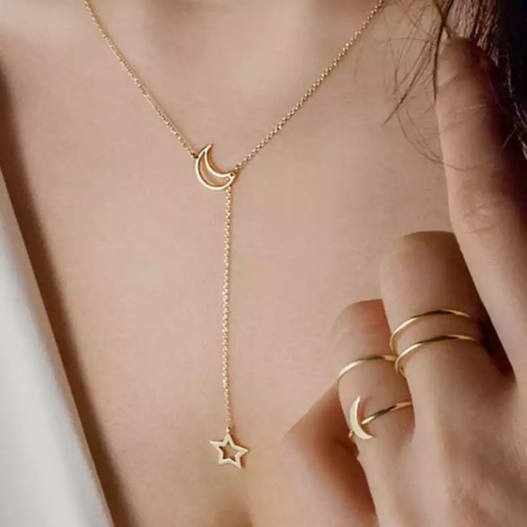 Jewelry - Beautiful gold star & moon necklace